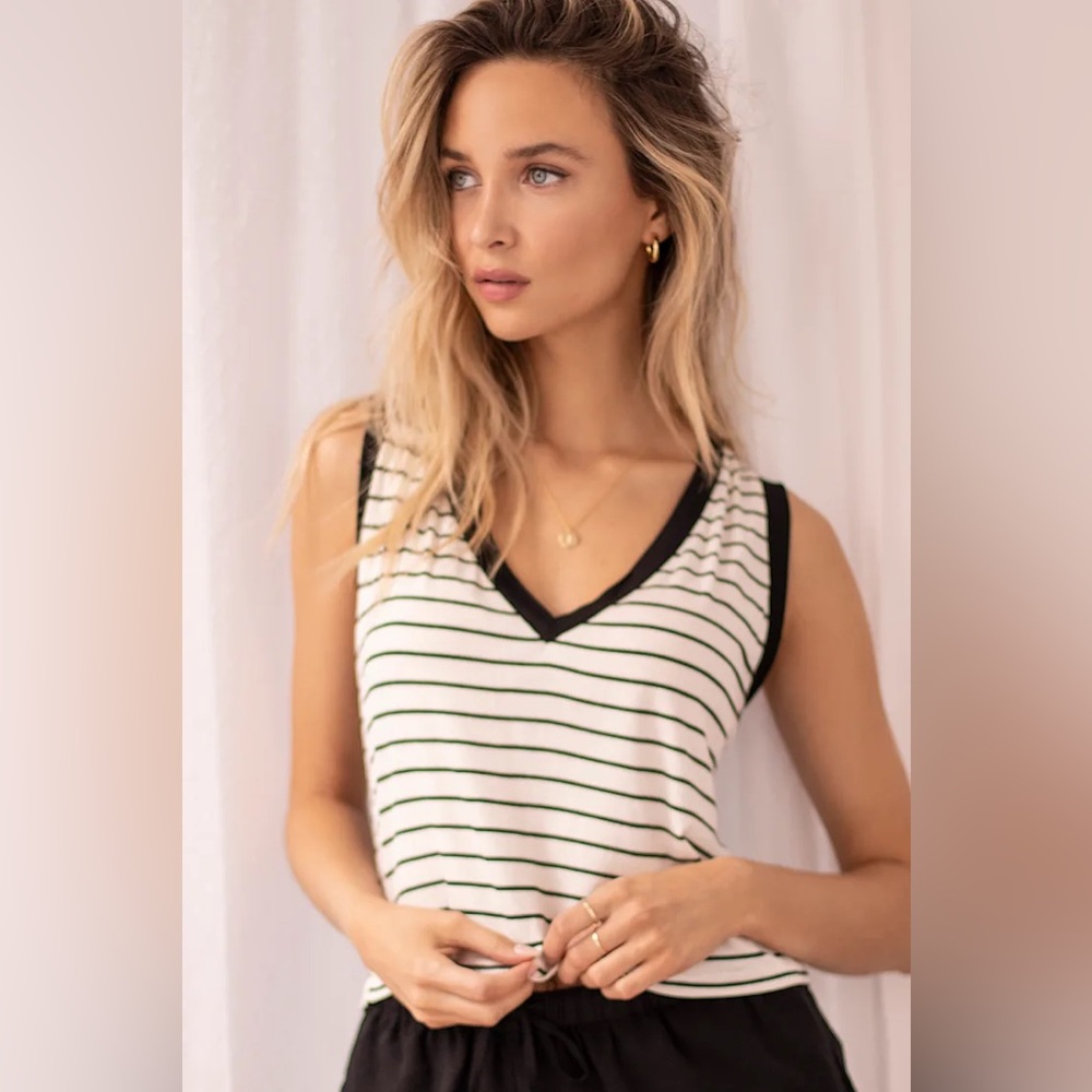 LulusStriped V-Neck Sleeveless Tank with Black Trim